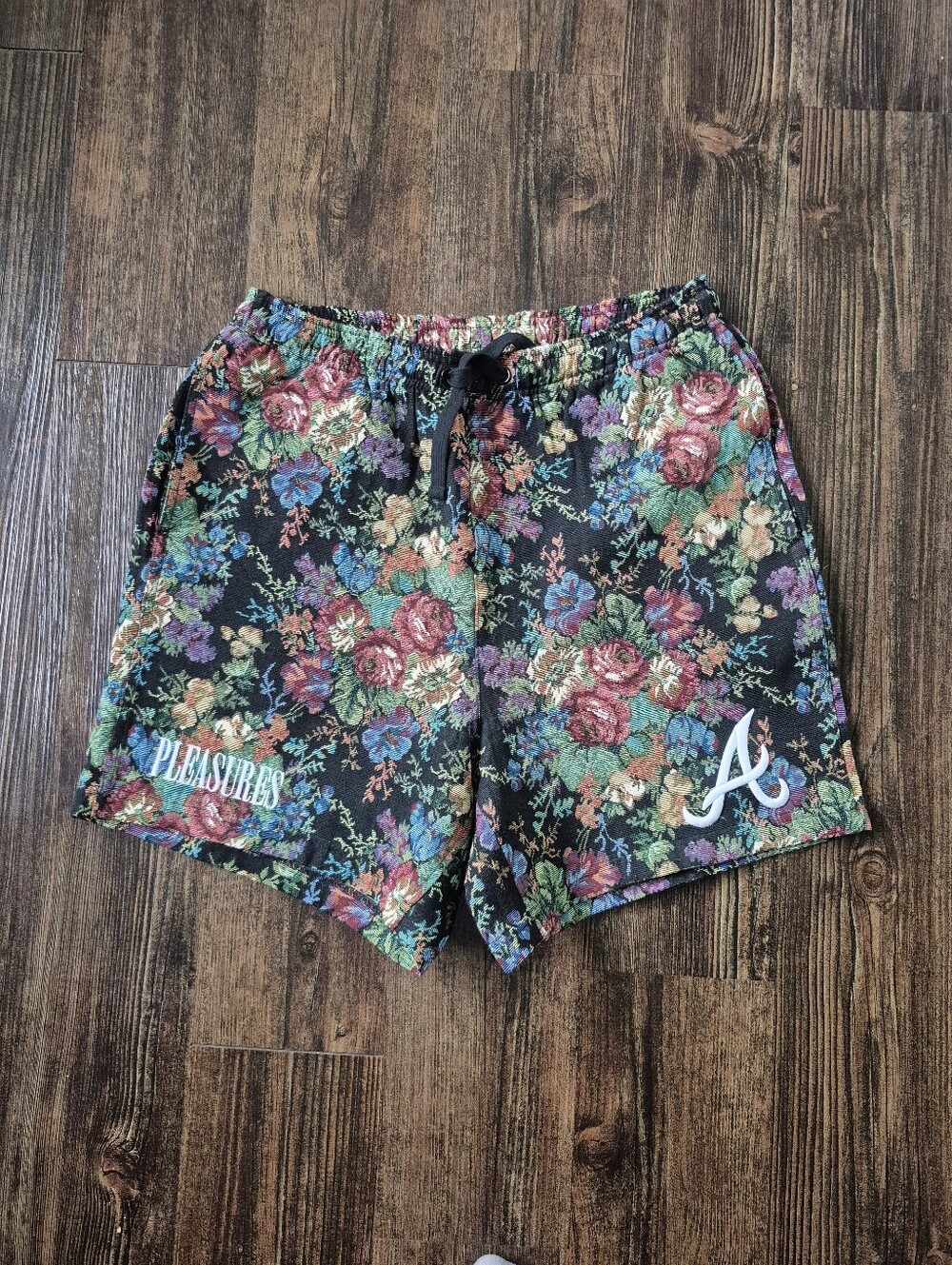 Mens Atlanta Braves Pleasures Floral Tapestry Shorts Size Large